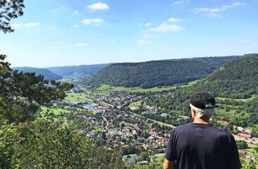 Vom Eckfelsen: Blick auf Bad Ditzenbach, Gosbach und Mühlhausen. Foto: Panitz -  Panitz