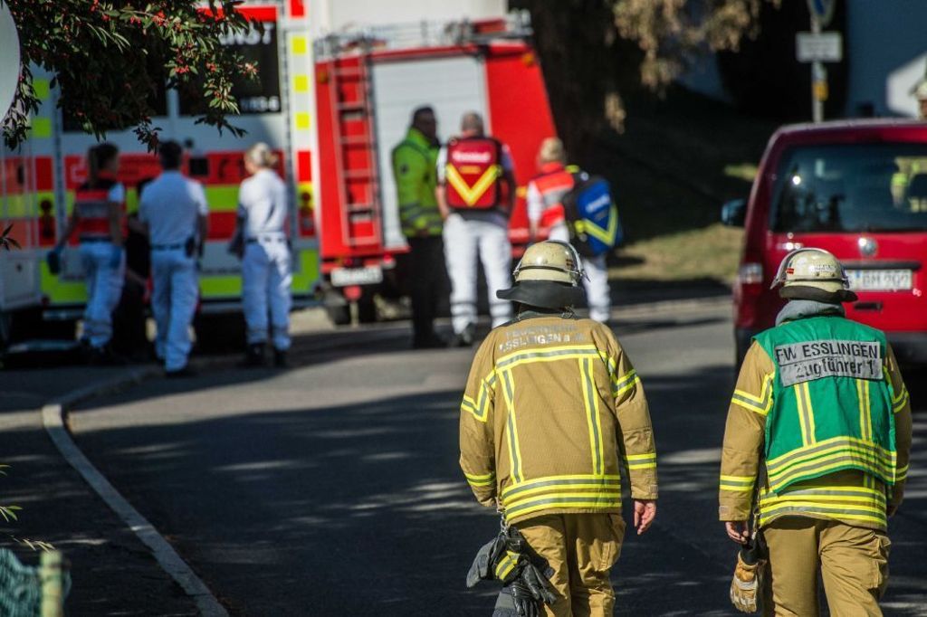 Zwei Personen müssen wegen Atemwegsreizungen ins Krankenhaus: Kohlenmonoxid: Zwei Verletzte in Esslingen