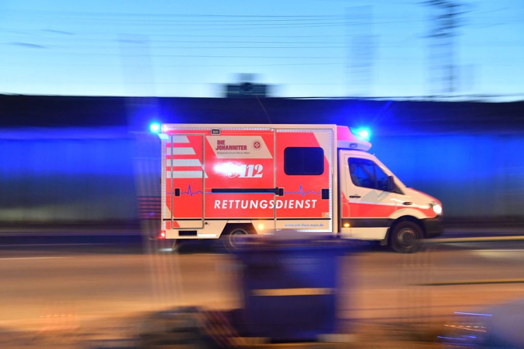 Zwei Fahrstreifen an der Asnchlussstelle Zuffenhausen gesperrt: Trike verunglückt auf A81 - drei Schwerverletzte