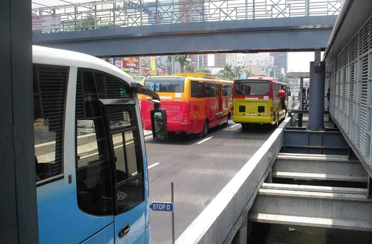 Busverkehr in der indonesischen Hauptstadt Jakarta (Symbolbild). Foto: Wikipedia commons/Dörrbecker/CC BY-SA 3.0.