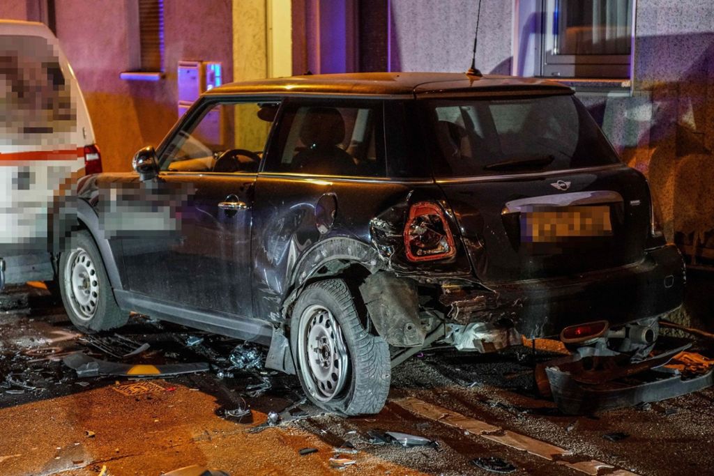 22.4.2019 Ein Fahrer hat in ES-Wäldenbronn einen Unfall mit sieben Autos verursacht.