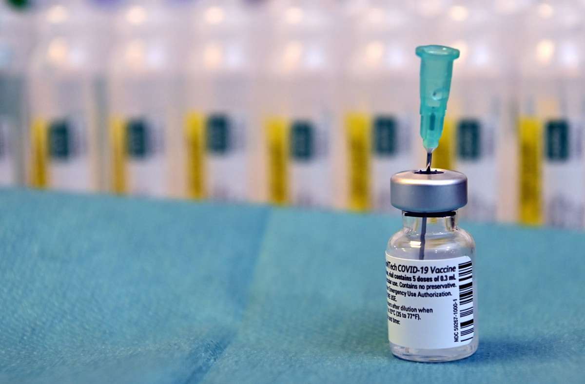 Zulassung der Arzneimittelbehörde: Sechs statt fünf Corona-Impfungen pro Biontech-Ampulle möglich