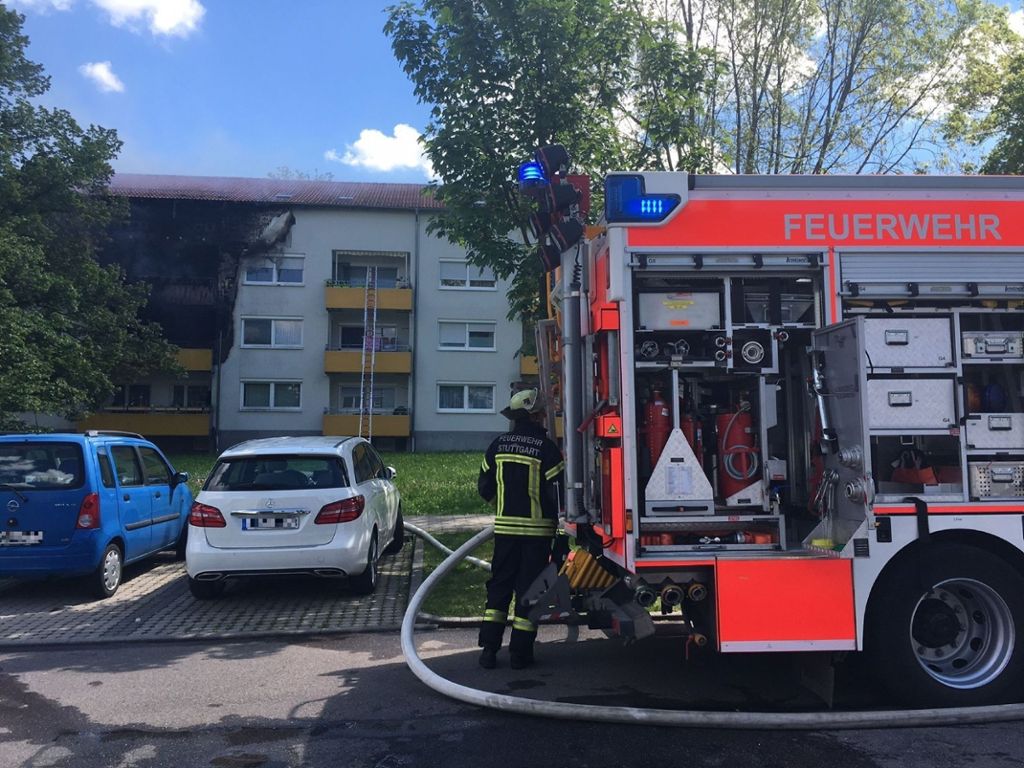 21.5.2017 In einem Mehrfamilienhaus in Stuttgart-Fasanenhof hat es gebrannt. Über Verletzte gibt es derzeit noch keine Informationen.