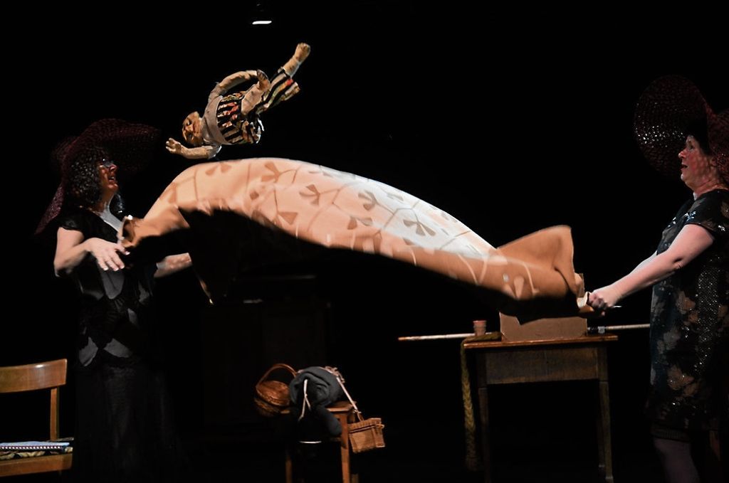 Ensemble Materialtheater zeigt „Don Quijote“ - Premiere im Fitz!: Spektakulärer Kampf für ein „goldenes Zeitalter“