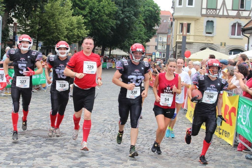 7.7.2019 Die Läufer und Läuferinen des Hauptlaufes auf der Strecke durch Esslingen