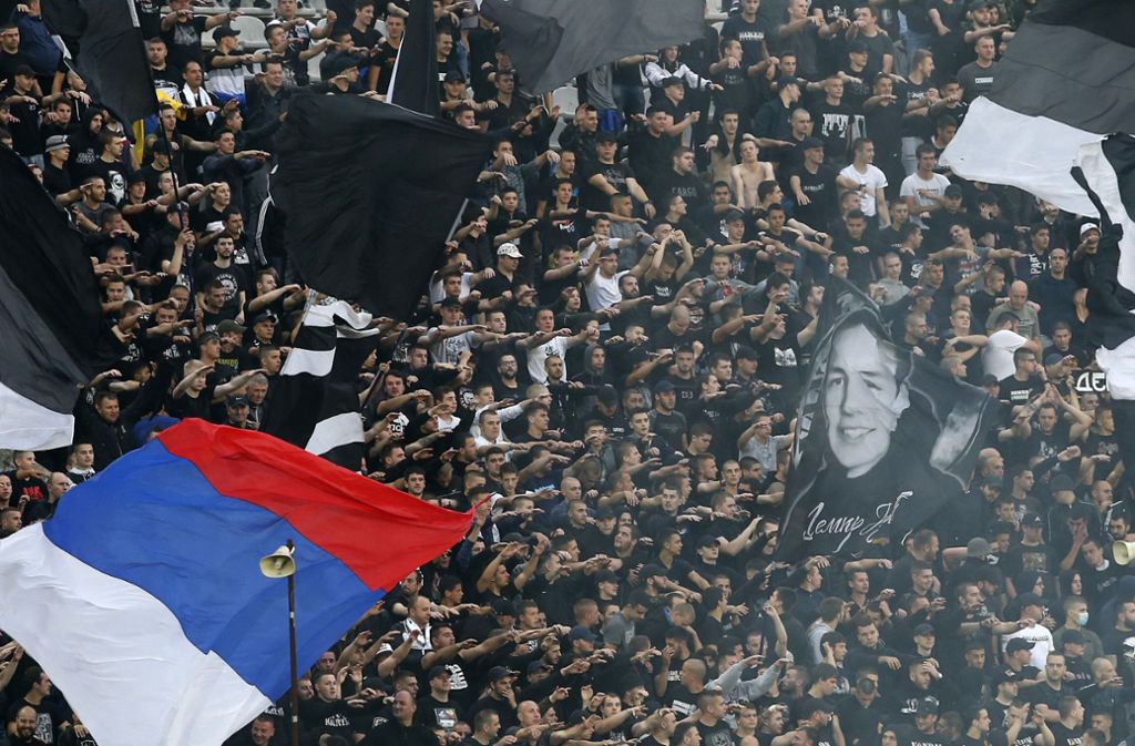 In Serbien fand das Pokalspiel zwischen Partizan und Roter Stern Belgrad vor etwa 16.000 Zuschauern statt.