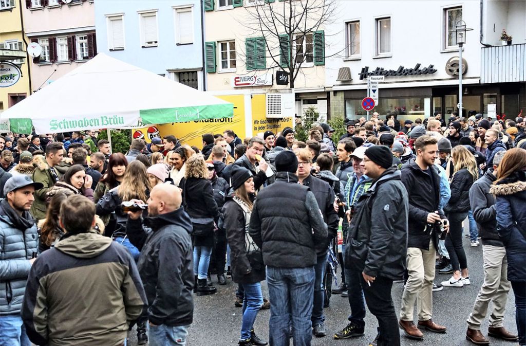 Trotz Schmuddelwetter feiern Hunderte gemeinsam in der Innenstadt: Heiliger Vormittag in Esslingen ziemlich feucht