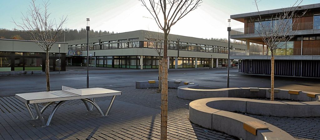 An der Friedrich-Schiller-Schule könnte ein Neubau für eine dreizügige Grundschule entstehen. Fotos: Bulgrin