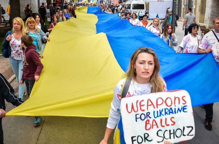 Debatte und Kundgebung zur Ukraine: Friedensgebete – und die Forderung nach Waffen