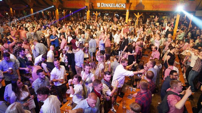 Wasengäste feiern Mallorca-Party