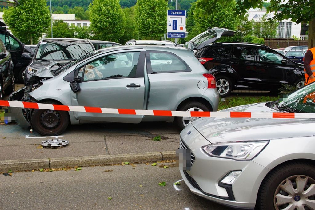 11.6.2019 Nach einem Unfall auf der Ulmer Straße ist eines von zwei Unfallopfern gestorben.
