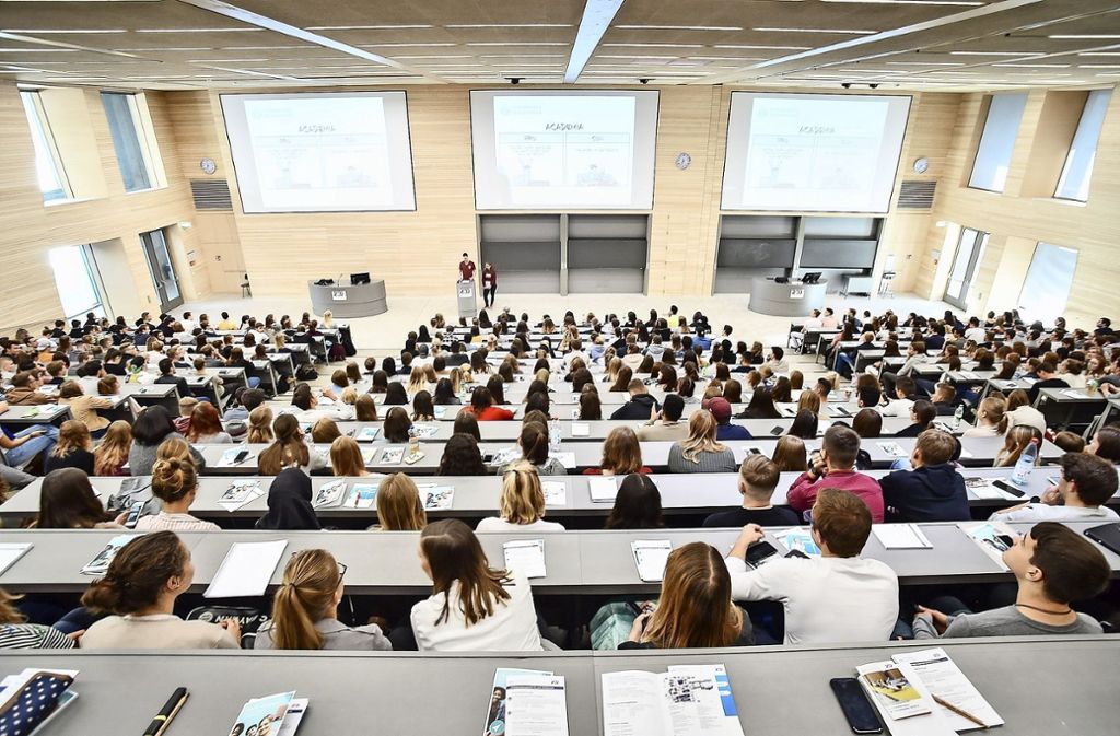 Bisher vorgeschlagene Variante des landesweiten Semestertickets würde 525 Euro kosten: Stuttgart: Fällt das Semesterticket durch?