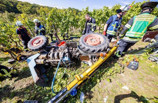 Bei Ludwigsburg ist am Freitag ein Weinbergtraktor umgekippt. Foto: KS-Images.de / Karsten Schmalz