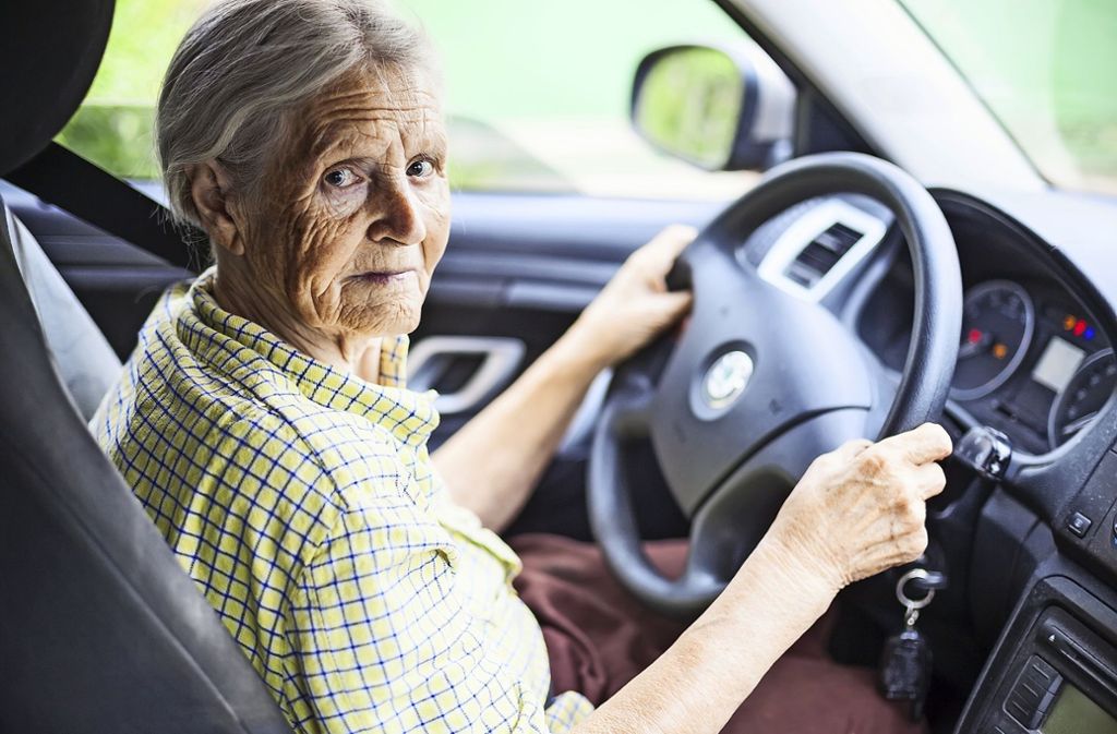 Im Alter kann die Fahrtauglichkeit nachlassen – Nur wenige Senioren geben ihren Führerschein freiwillig ab: Zeit für die letzte Fahrt
