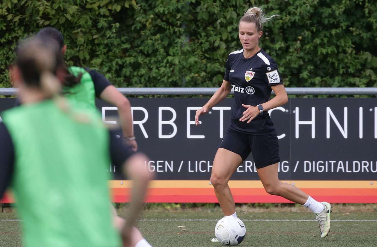Jana Beuschlein beim ersten Training mit den VfB-Frauen