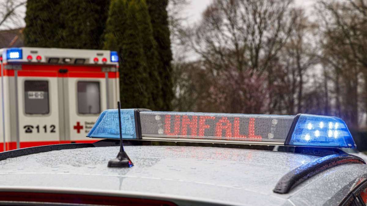 B 10 bei Reichenbach: Auffahrunfall mit fünf Fahrzeugen im Berufsverkehr –  drei Verletzte