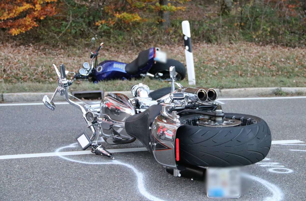 Unfall nahe Löwenstein (Kreis Heilbronn): Motorradfahrer wird von Auto erfasst – tot