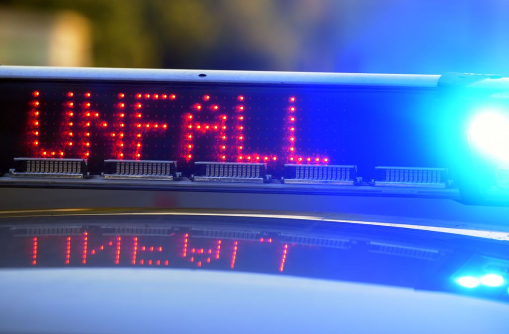 Verkehrsunfall in Nellingen: 80-Jähriger missachtet rote Ampel und verursacht Zusammenstoß