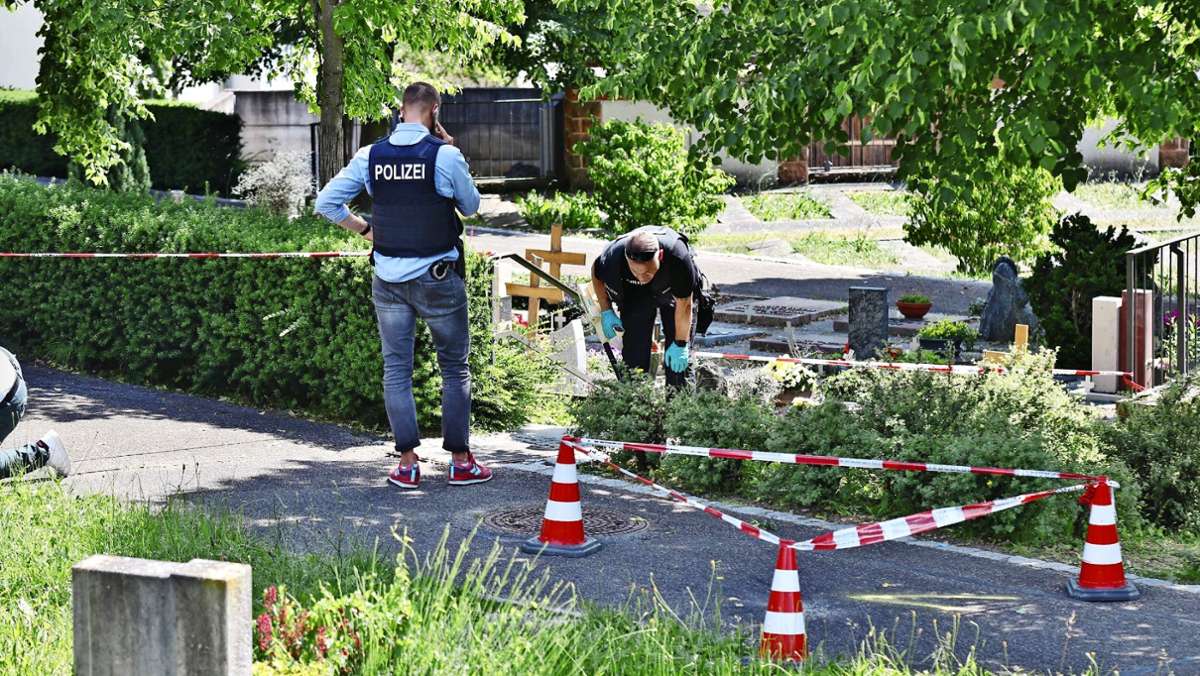 Kriminalität im Kreis Esslingen: Erste Erkenntnisse zu Böller-Attacke auf Trauerfeier