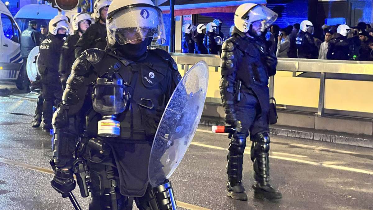 Gesellschaftliche Entwicklung in Deutschland: Polizeigewerkschaft und Sozialverband sehen Parallelen zu Frankreich