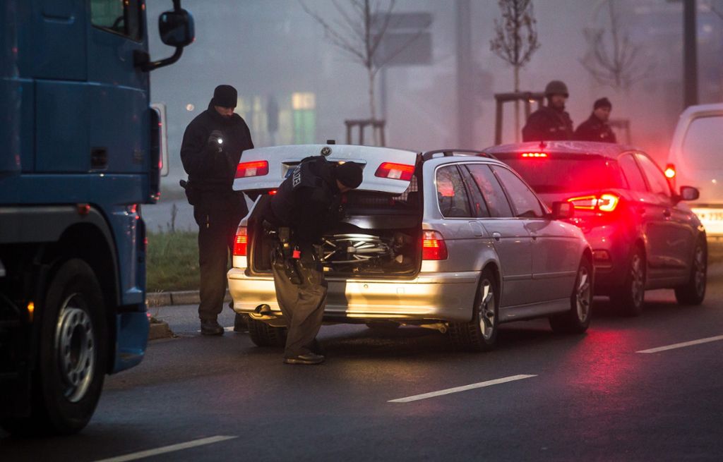Lange Wartezeiten: Nach Terroranschlag in Straßburg: Bundespolizei kontrolliert Grenze zu Frankreich