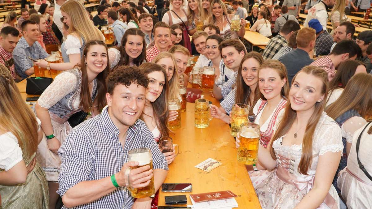 Stuttgarter Frühlingsfest: Feierlaune beim Wasenwirt am Sonntag