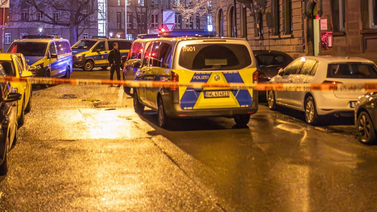 Stuttgart-Mitte: Mann verletzt 40-Jährigen mit Scherbe – Polizei überwältigt 23-Jährigen
