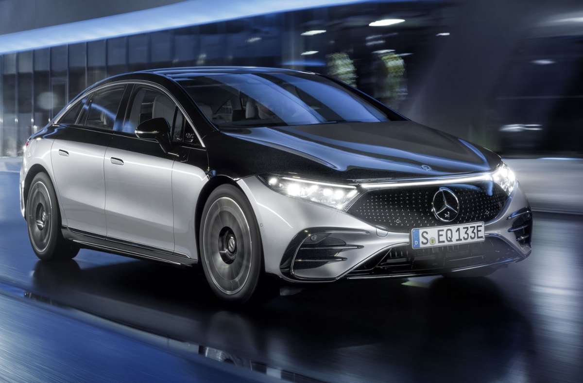 Premiere des Mercedes-Benz EQS: Mercedes tritt mit Doppelspitze an
