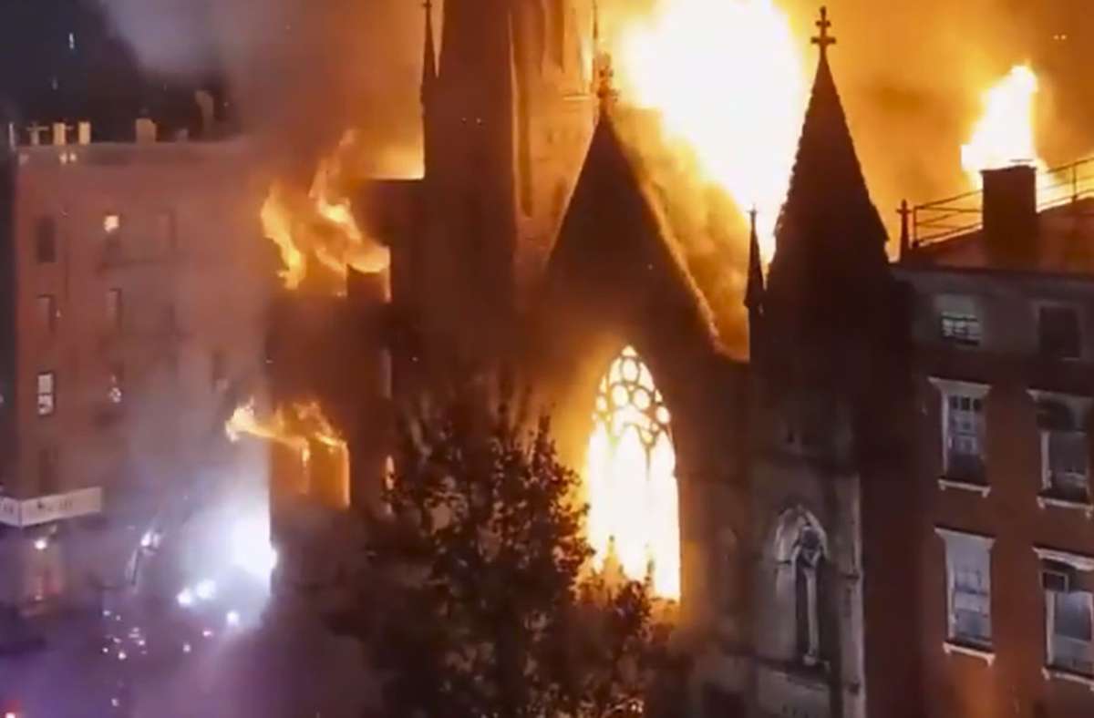 Brand in New York: Feuer zerstört historische Kirche