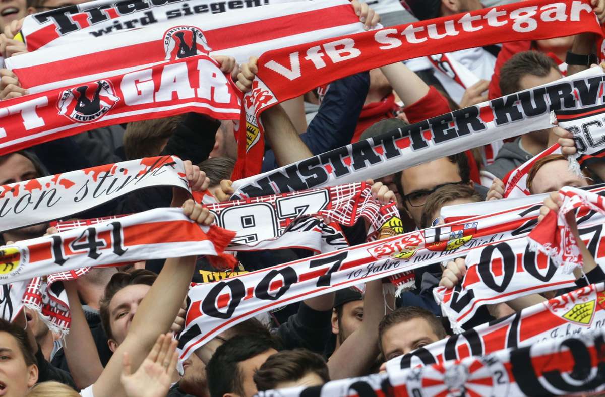 Am Ende durften die Fans des VfB doch noch jubeln – wenn auch nicht im Stadion. Foto: Baumann