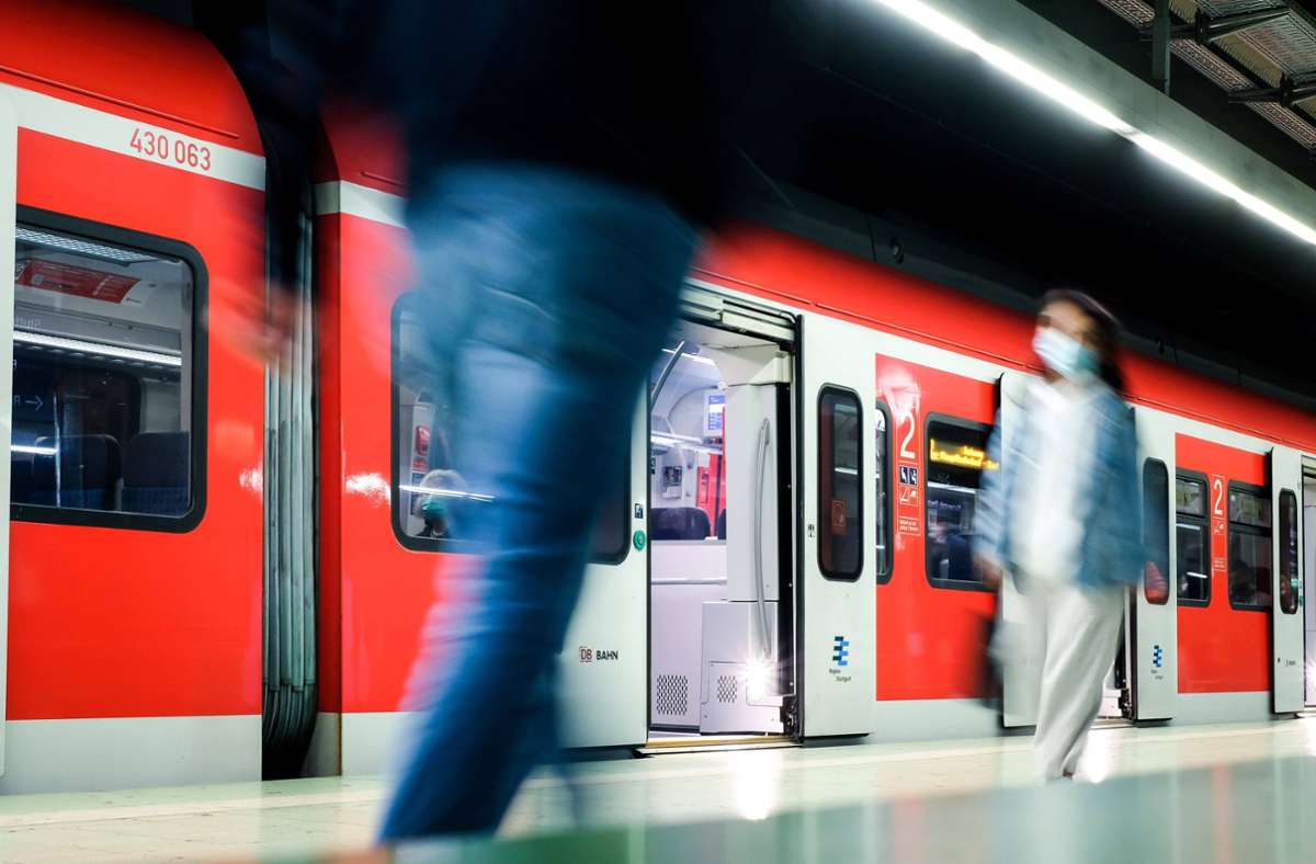 Tatort S-Bahn in Stuttgart: Der Serien-Exhibitionist mit dem goldenen Handy