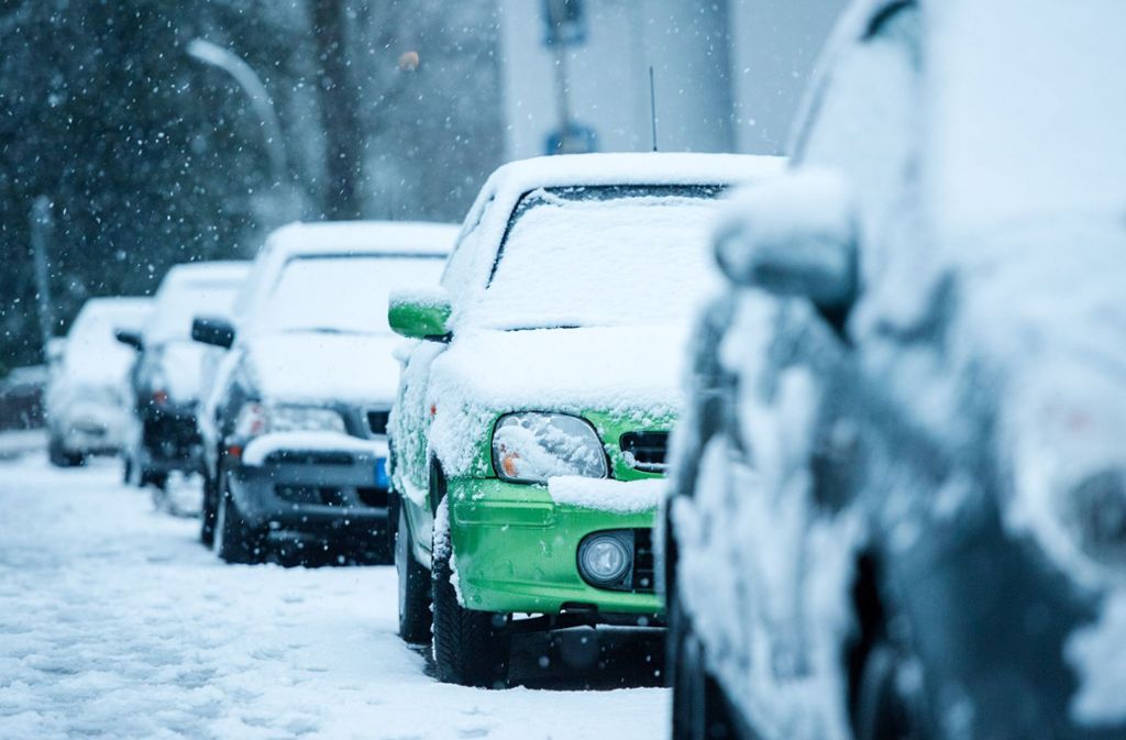 Autofahren im Winter: Mit acht Tipps sicher über Eis und Schnee