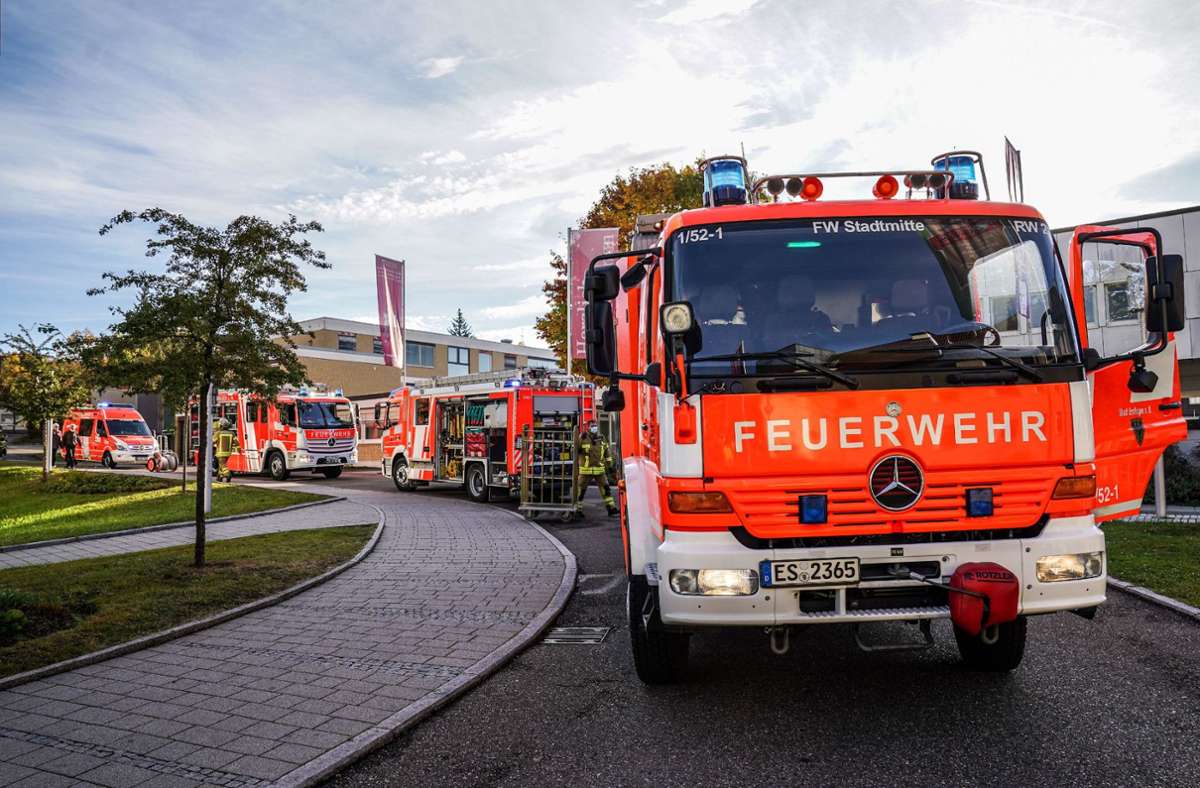 Esslinger Feuerwehr rückt parallel aus: Alarm im Jägerhaus und im Klinikum
