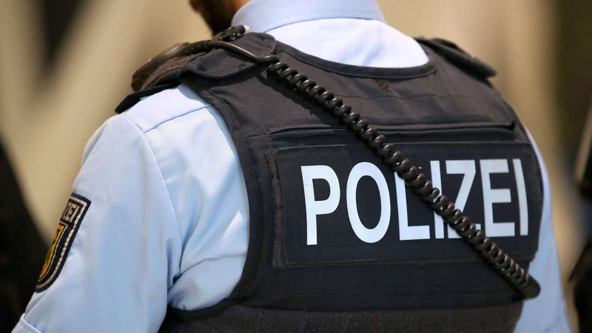 Vorfall in Esslingen: Hausfriedensbruch und Polizisten geschlagen