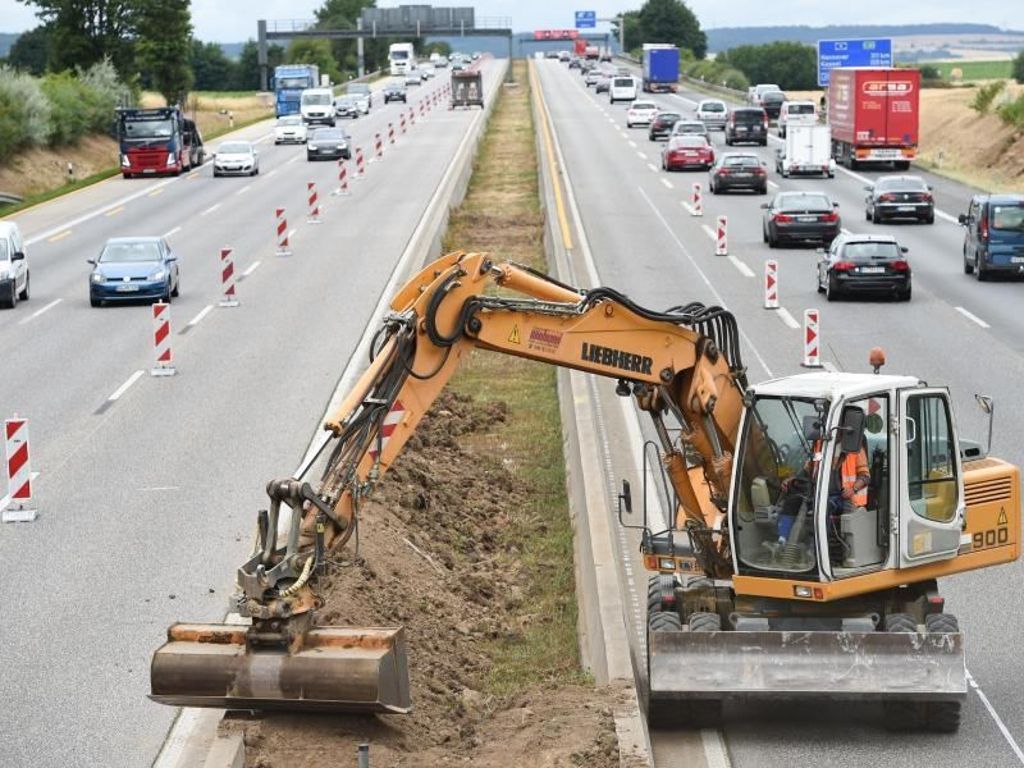 Experten halten verschiedene Sicherheitsmaßnahmen für nötig: Immer mehr Unfälle vor Baustellen auf der Autobahn