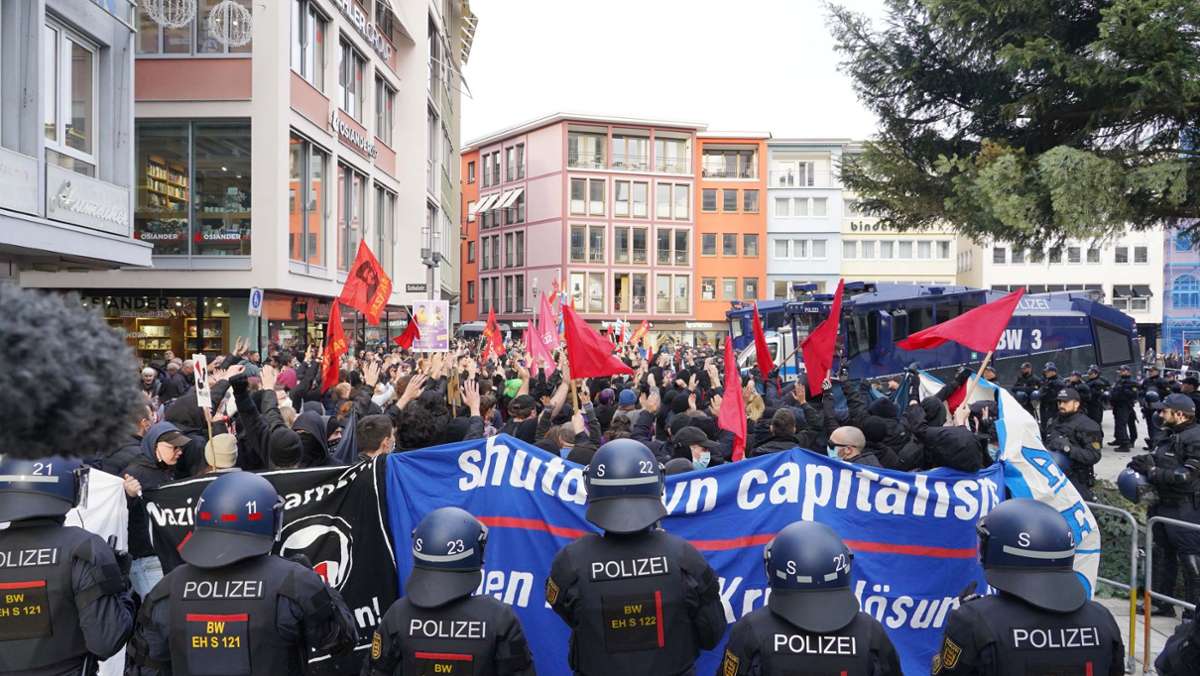Stuttgarter City: Wasserwerfer zwischen AfD-Kundgebung und Gegendemonstranten