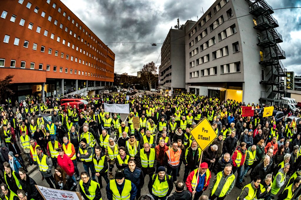 9.2.2019 Demos gegen Dieselfahrverbote am Stuttgarter Schlossplatz  und in der Heilmannstraße.