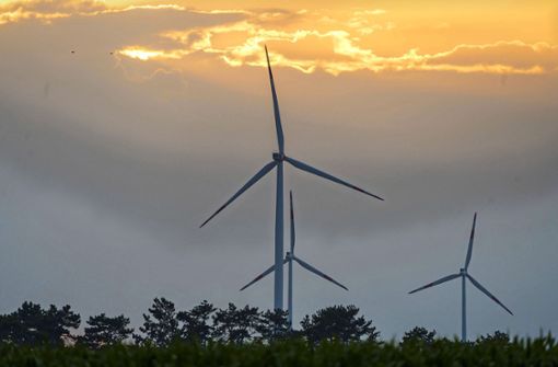 Windräder auf der Schwäbischen Alb – um die Abhängigkeit von fossilen Energien einzudämmen, müssten es im Land noch viel mehr werden. Deshalb soll nun schneller und verlässlicher geplant werden. Foto: 7aktuell.de/Oskar Eyb
