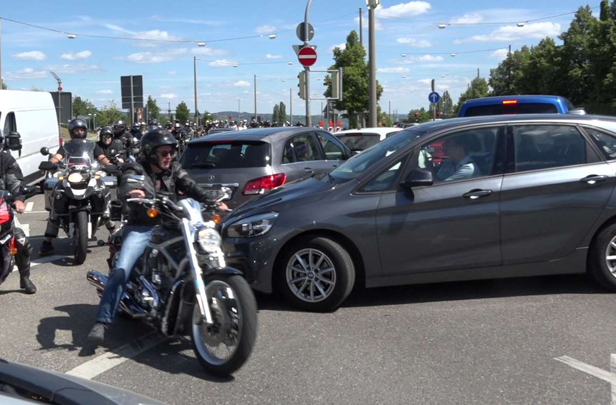 Motorrad-Demonstration in Stuttgart: Massive Verkehrsbehinderungen – Tausende Biker legen Verkehr lahm