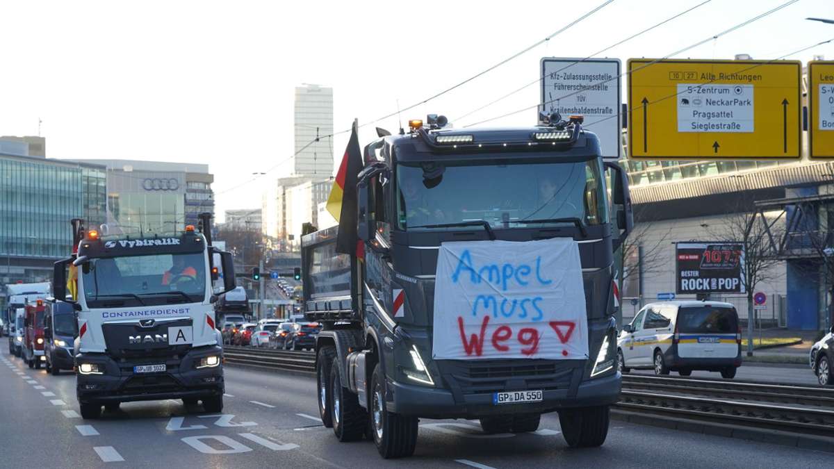 Protest gegen Ampel: Truck-Konvoi rollt durch Stuttgart