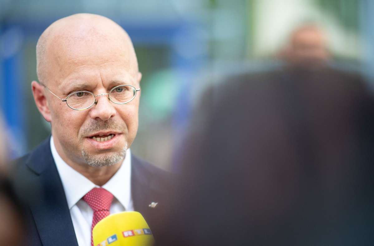 Verdacht der fahrlässigen Körperverletzung: Kalbitz verzichtet vollständig auf AfD-Fraktionsvorsitz in Brandenburg