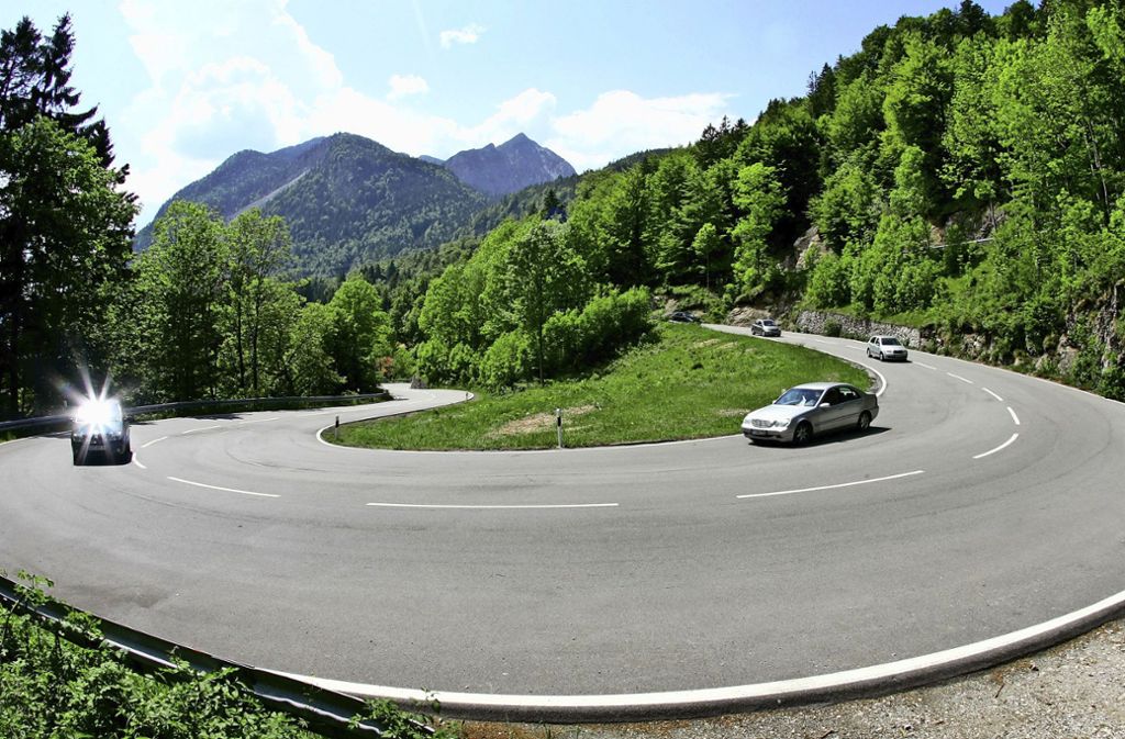Autofahren in den Bergen: Achtsame Achterbahnfahrt