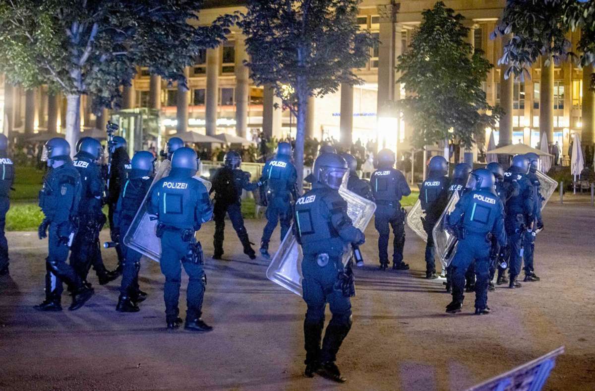 Ausnahmezustand in der Stuttgarter Innenstadt: Zerstörungswut sorgt für blankes Entsetzen
