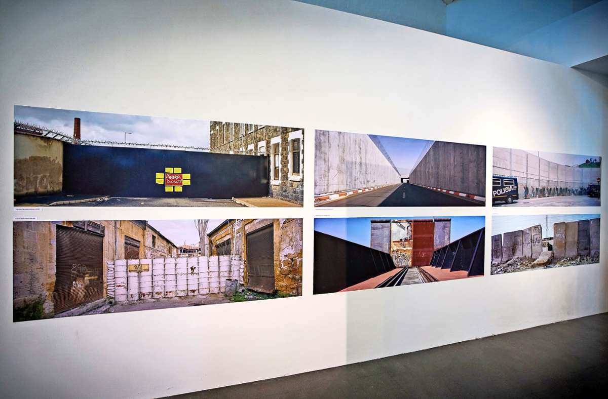 Großflächig und eindrucksvoll: Mit der  Schau „Confrontier“ in der Schorndorfer Q-Galerie zeigt Kai Wiedenhöfer eine globale Auswahl seiner fotografierten  Mauern und Grenzzäune.