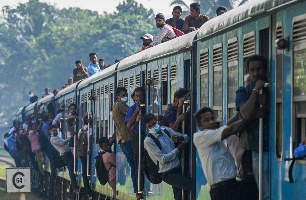 Der Schienenverkehr ist am Mittwoch wegen Streiks stark eingeschränkt in Sri Lanka. Foto: AFP/ISHARA S. KODIKARA
