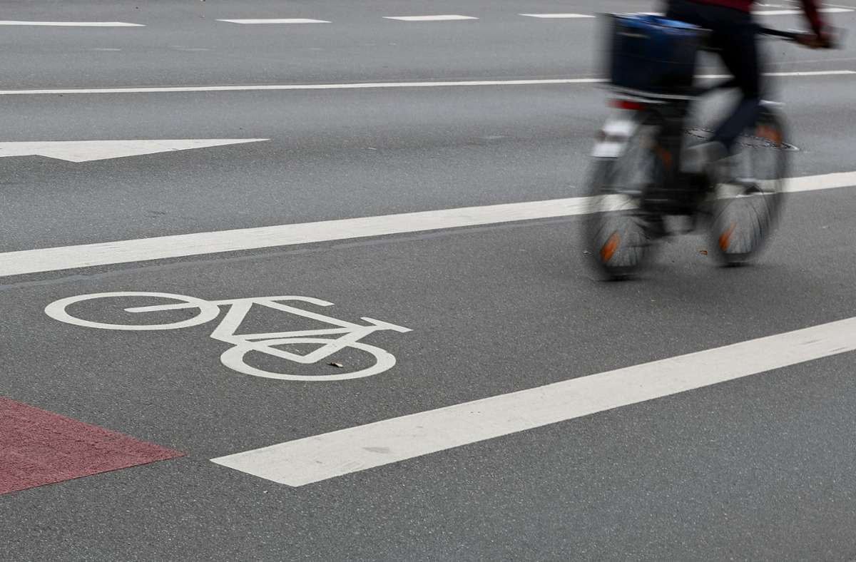 Fahrradunfall in Nürtingen: 72-jährige Autofahrerin übersieht Fahrradfahrer