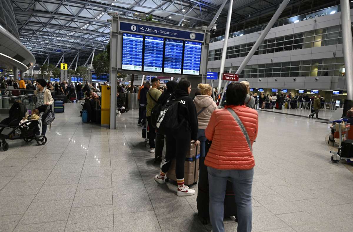 Am Düsseldorfer Flughafen fallen viele Flüge aus – die Eurowings-Piloten streiken. Foto: dpa/Roberto Pfeil