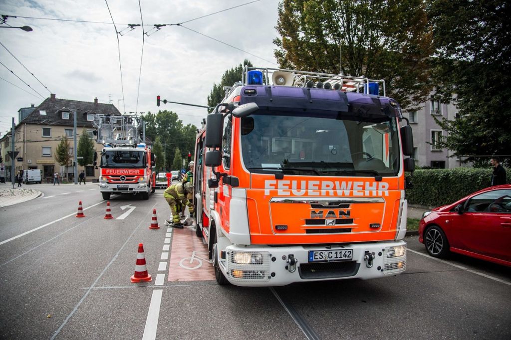 Feuerwehr stellt weder Feuer noch Rauch in der Wohnung fest: Esslingen: Rauchmelder löst Polizeieinsatz aus