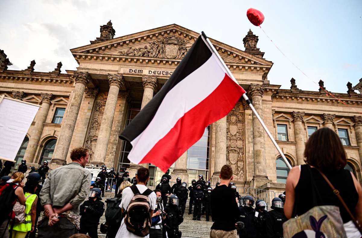 Nach Krawallen am Reichstag: Polizei ermittelt wegen Landfriedensbruchs