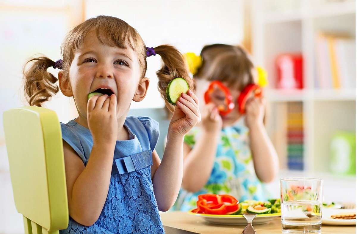 Mit Kindern  am Esstisch: Zusammen essen – so klappt es